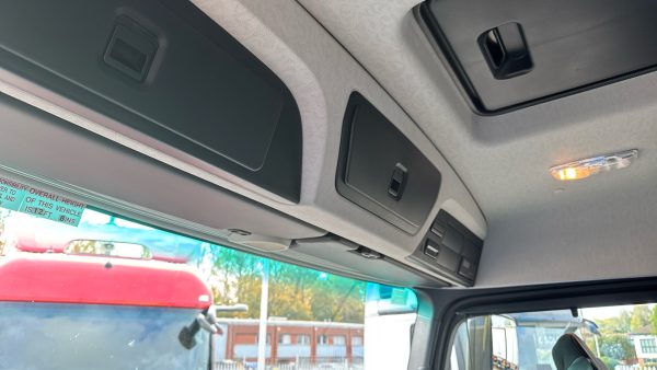 Mercedes-Benz Antos 1824 Curtainside - Image 27