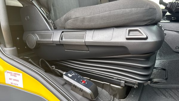 Mercedes-Benz Antos 1824 Curtainside - Image 29